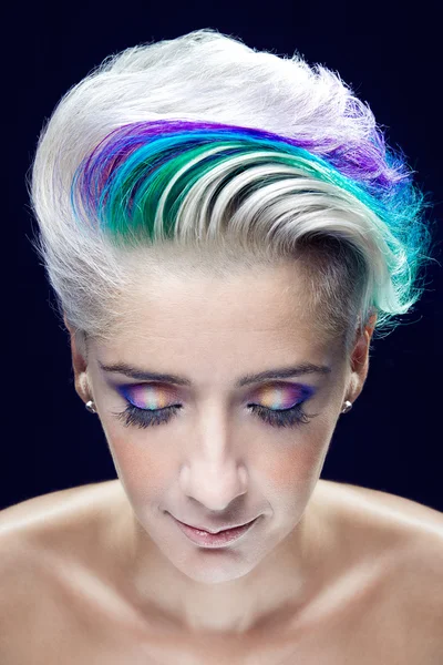 Foto krásné ženy s barevnými vlasy — Stock fotografie