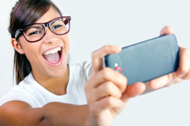 şirin esmer kadın alarak fotoğraf kendini