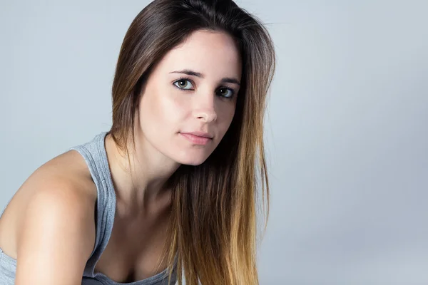 Young confident woman looking at camera — Stock Photo, Image