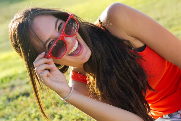 Happy young woman at the park — Stock Photo, Image