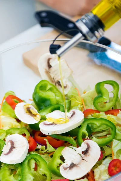 Molho de salada com óleo — Fotografia de Stock