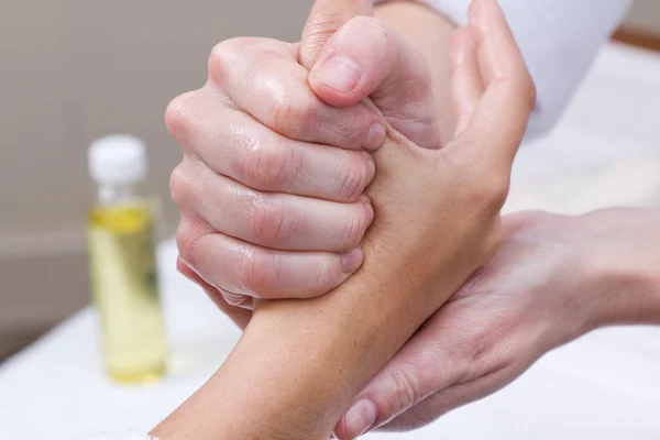 Woman enjoying hand massage at beauty spa — Stock Photo, Image