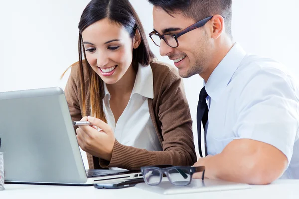 Succesvolle zakenmensen aan het werk — Stockfoto