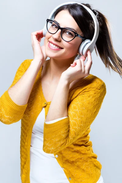 Beautiful brunette woman listening to music — Stock Photo, Image