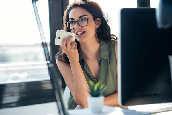 Shot Smiling Business Woman Using Her Mobile Phone While Working — Stock Photo, Image