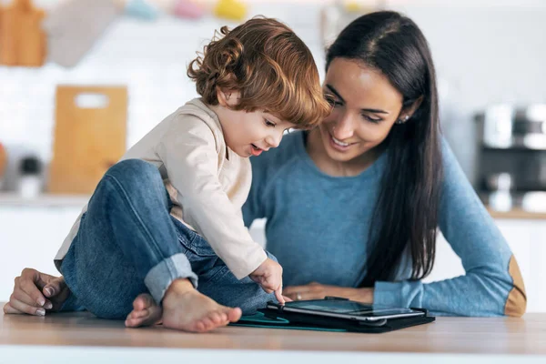 Shot Young Smiling Mother Her Cute Son Watching Cartoons Digital — Stock Photo, Image