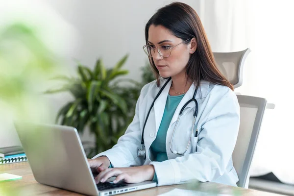 Shot Attractive Female Doctor Working Her Computer Medical Consultation — Foto de Stock