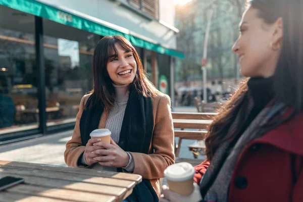 Shot Two Attractive Friends Enjoying Coffee Together While Talking Laughing — Foto de Stock