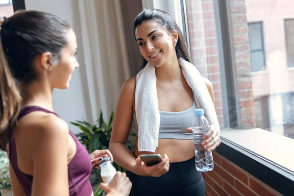 Shot Two Sporty Young Women Having Break Online Gym Classes — Stock Photo, Image