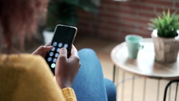 Video Back Young Woman Using Her Mobile Phone While Sitting — Stock video