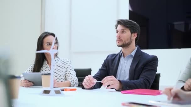 Video Von Geschäftsleuten Die Während Einer Besprechung Büro Einem Modernen — Stockvideo