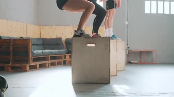 Vídeo Mulheres Fitness Fazendo Caixa Salto Treino Ginásio Crossfit — Vídeo de Stock