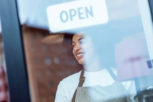 Portrait Beautiful Young Woman Hanging Open Sign Glass Door Pastry — Stock Photo, Image