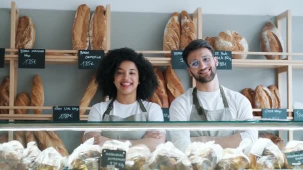 Video Two Younger Owners Selling Fresh Pastry Loaves Bread Section — Stockvideo
