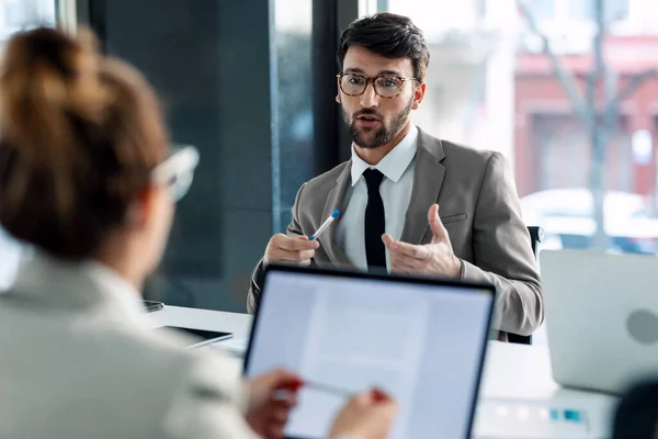 Aufnahme Eines Erfolgreichen Geschäftsteams Bei Einem Meeting Über Die Arbeit — Stockfoto