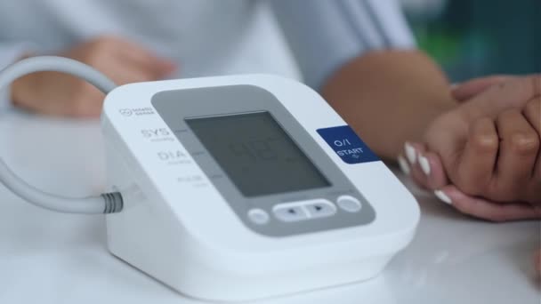 Video Beautiful Female Doctor Measuring Heart Blood Pressure While Taking — Stock Video