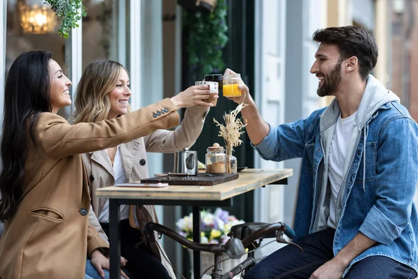 Shot Group Cool Friends Sharing Brunch Together While Toasting Beverages — Foto Stock