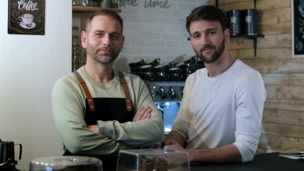 Video Two Handsome Owners Selling Fresh Pastry Loaves Bread Section — Stockvideo