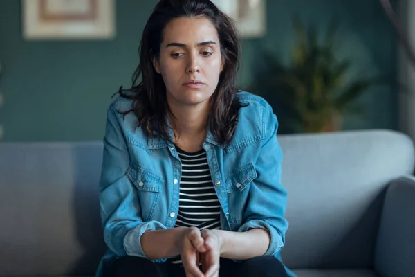 Shot Depressed Woman Sitting Coach Home — Stock Photo, Image