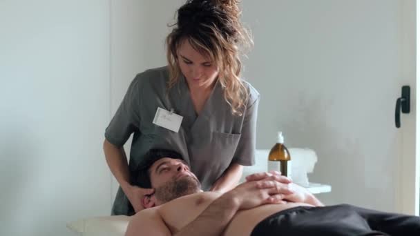 Video Female Physiotherapist Working Examining Treating Injured Back Male Patient — Video