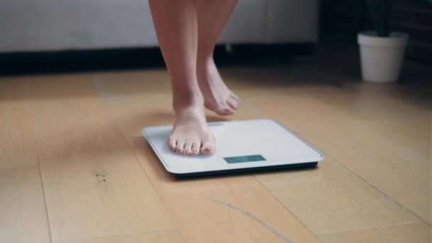 Video Close Young Healthy Girl Weight Scales Home — 图库视频影像