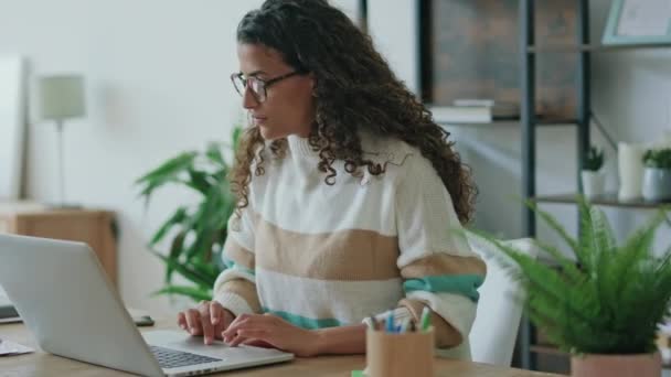 Video Concentrated Beautiful Business Woman Working Laptop Living Room Home — Wideo stockowe