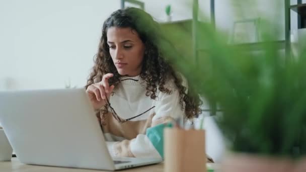 Video Worried Business Woman Working Laptop While Drinking Coffee Living — Stockvideo