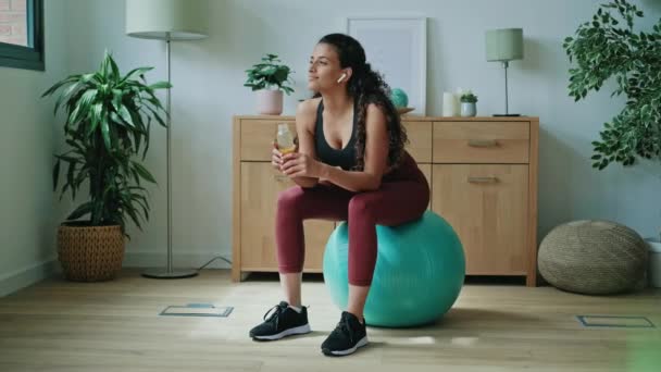 Video Sporty Young Woman Drinking Detox Juice While Doing Exercise — Vídeos de Stock