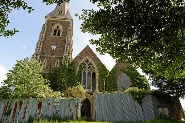 在英国废弃的教会 — 图库照片