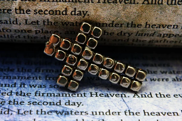 Cross and bible — Stock Photo, Image