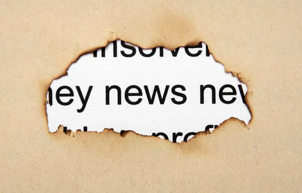 Nyheter papper hål — Stockfoto