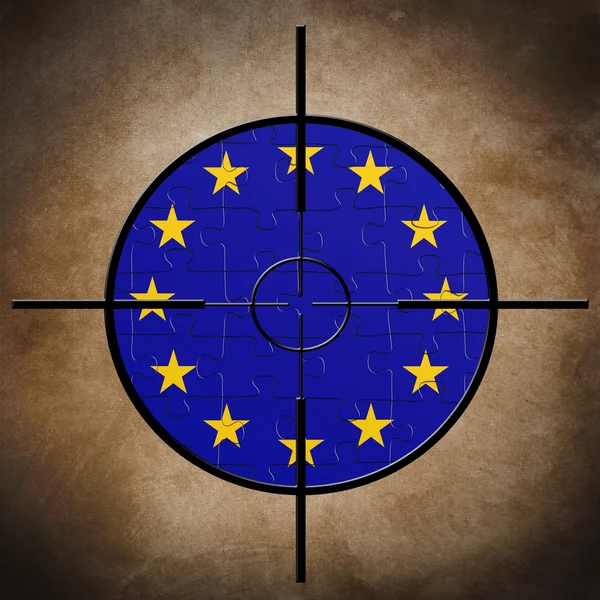 Target on EU puzzle flag — Stockfoto