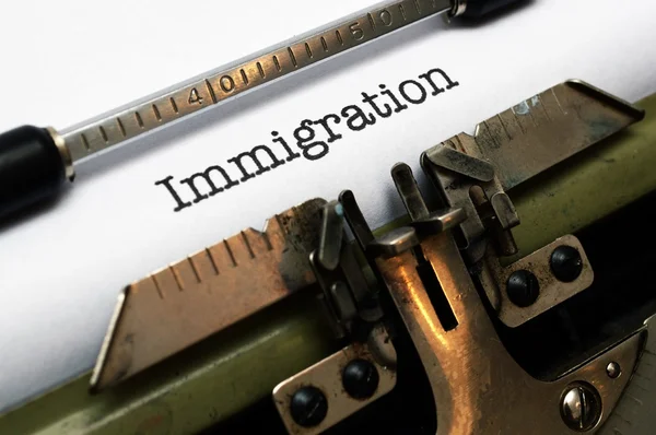 Tekst imigracji na maszynie do pisania — Zdjęcie stockowe