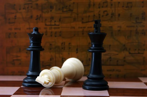 Schach vor musikalischem Hintergrund — Stockfoto