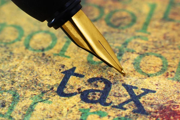 Fountain pen on tax — Stock Photo, Image