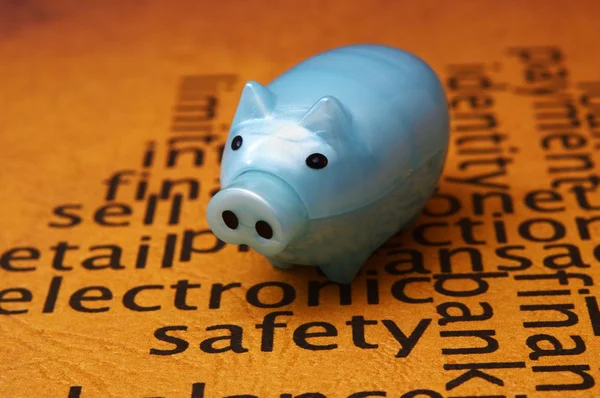 Pojęcie elektronicznej bezpieczeństwa i piggy bank — Zdjęcie stockowe