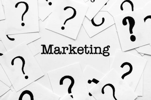 Marketing en vraagtekens — Stockfoto