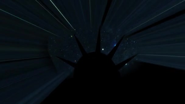 Statua della libertà contro le stelle nella notte con raggi di luce — Video Stock