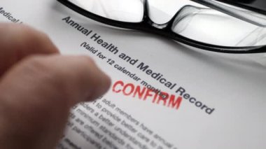 Sağlık ve sağlık raporlarına parmak şıklatma