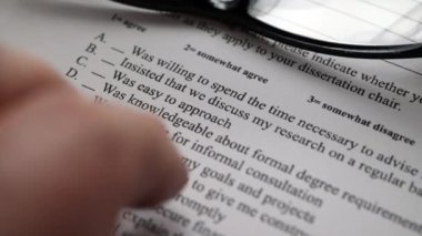 Anket formunda parmak şıklatma