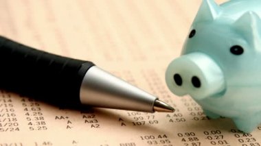 Finansal rapora göre kumbarada bebek vuruldu.