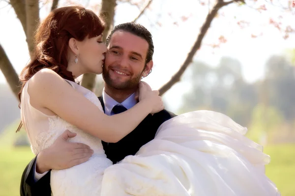 Young Bride Kisses Her Groom — Stock Photo, Image