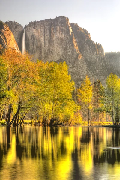 ilkbaharda Yosemite falls