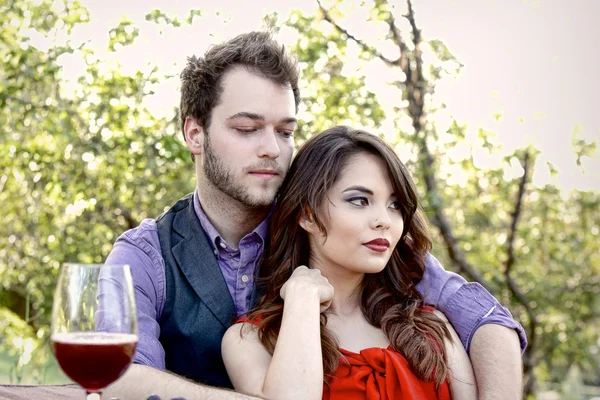 Pareja en el parque —  Fotos de Stock