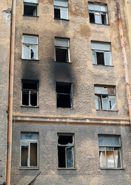 Casa de pueblo quemada Imágenes de stock libres de derechos