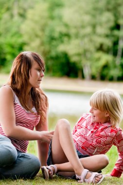 Kız kardeşim gıdıklıyor