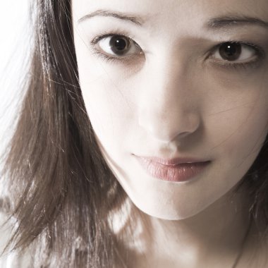 esmer genç ve güzel görünümlü thoughtfull