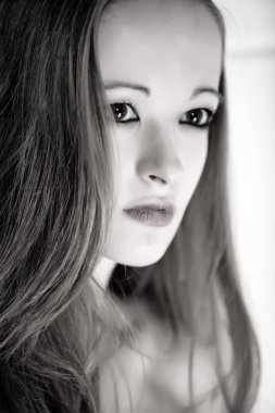 güzel esmer açık aperature portresi