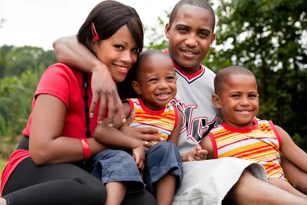 Colorfull afrikanska familj — Stockfoto