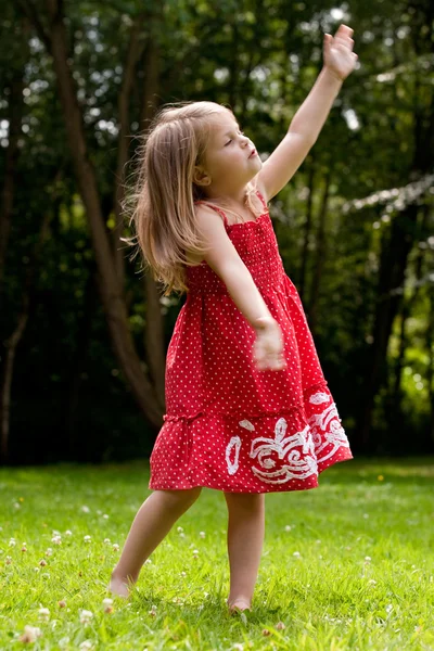 Little girl in the field — Stock Photo, Image